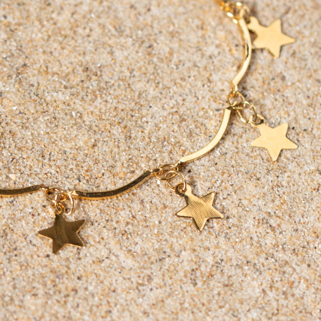 Les bijoux Retour de plage sont des bijoux fantaisie authentiques et uniques faits de perles naturelles qui racontent une histoire de nature ou d’océan à partager en famille ou entre amis.