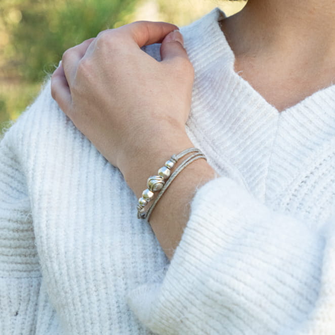 Découvrez Corinne, un bijou inspiré de l’océan fabriqué artisanalement sur l’île d’Oléron.