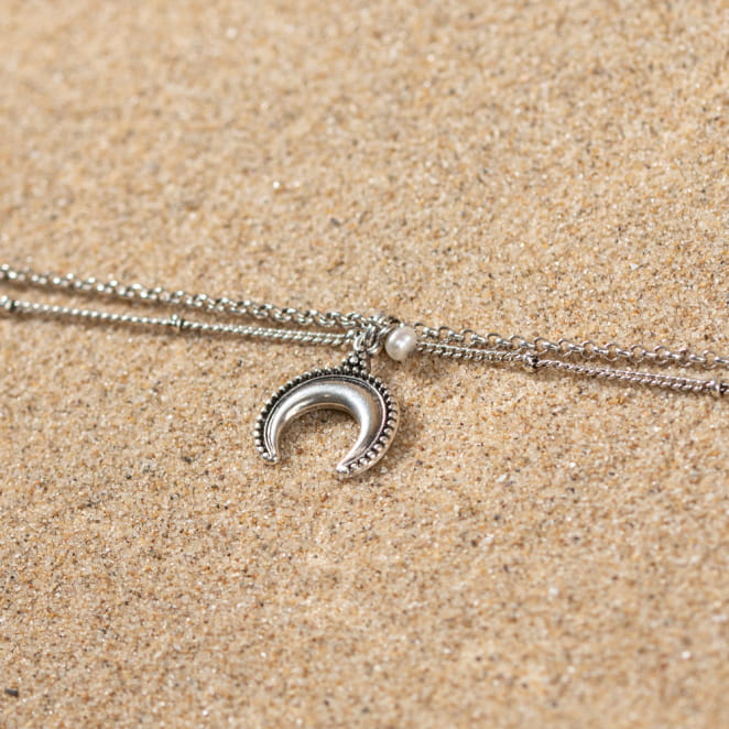 Retour de plage vous propose des colliers, bracelets, boucles d’oreilles, bracelets de chevilles, porte-clefs, parfums, cabas et bagues pour femme, homme et enfant pour que chacun trouve son bonheur.