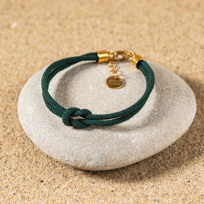 Ce bijou fantaisie peut être offert à votre âme soeur pour que vous soyez toujours liés.