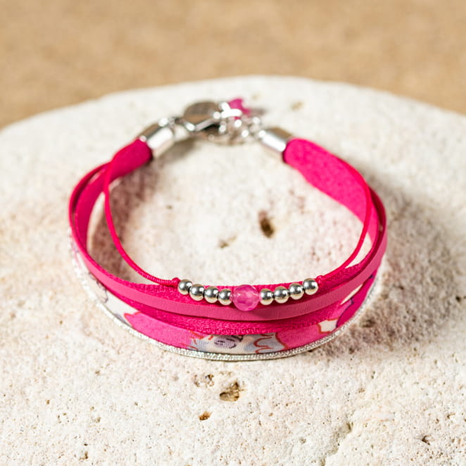 Retour de plage, une entreprise locale engagée dans le développement durable qui créée et fabrique des bijoux fantaisies made in France sur l’Île d’Oléron.