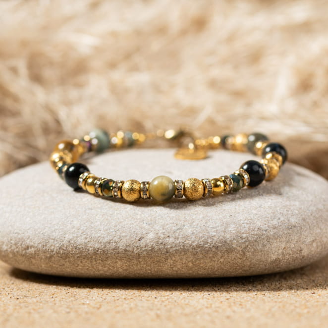 Retour de plage propose des bijoux fantaisie multicolore, blanc, sable, bleu nuit, turquoise, couleur ficelle, anthracite, ou autre alors choisissez les matières qui vous plaisent et les textures que vous aimez.