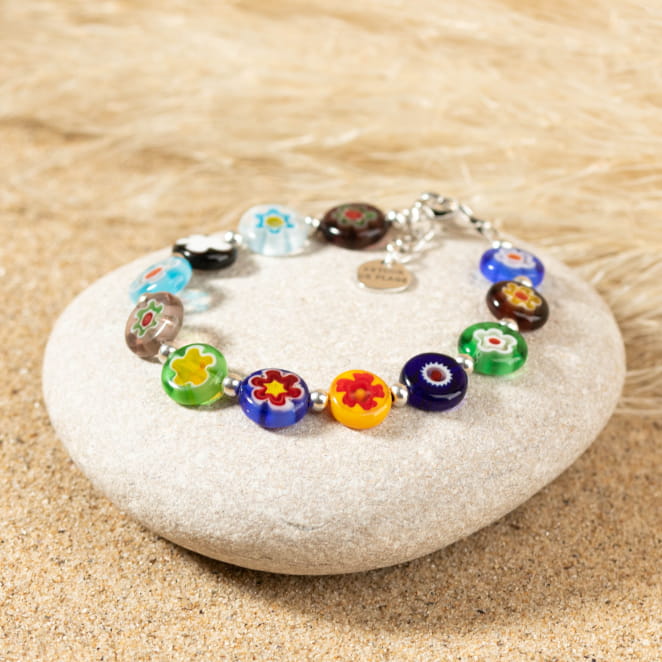 Retour de plage propose des bijoux fantaisie multicolore, blanc, sable, bleu nuit, turquoise, couleur ficelle, anthracite, ou autre alors choisissez les matières qui vous plaisent et les textures que vous aimez.