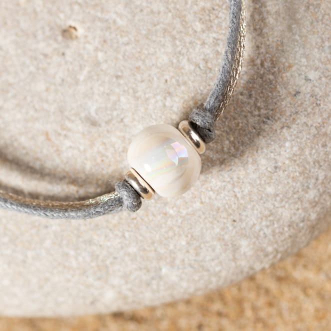 Découvrez Josie, un bijou inspiré de l’océan fabriqué artisanalement sur l’île d’Oléron.