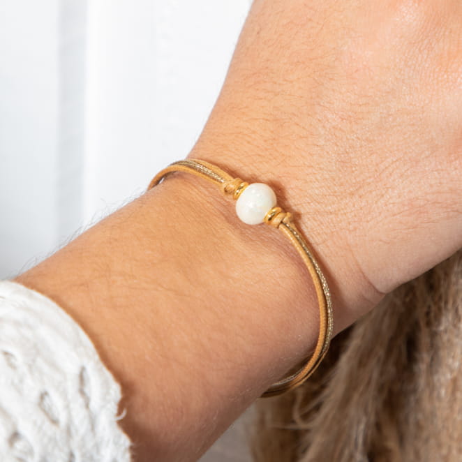 Les bijoux Retour de plage sont des bijoux fantaisie authentiques et uniques faits de perles naturelles qui racontent une histoire de nature ou d’océan à partager en famille ou entre amis.