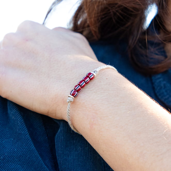 Découvrez Logo, un bijou inspiré de l’océan fabriqué artisanalement sur l’île d’Oléron.