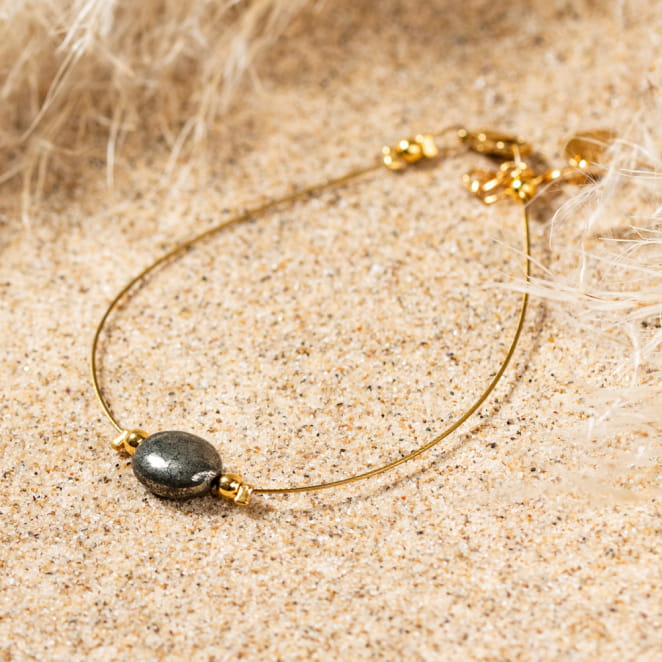 Découvrez Lucienne, un bijou inspiré de l’océan fabriqué artisanalement sur l’île d’Oléron.