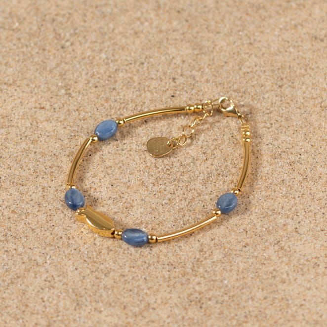 Retour de plage propose des bijoux fantaisie multicolore, blanc, sable, bleu nuit, turquoise, couleur ficelle, anthracite, ou autre alors choisissez les matières qui vous plaisent et les textures que vous aimez.