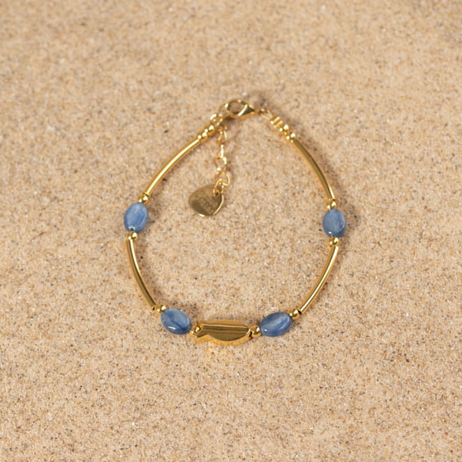 Découvrez Marina, un bijou inspiré de l’océan fabriqué artisanalement sur l’île d’Oléron.