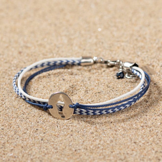 Découvrez Oléron, un bijou inspiré de l’océan fabriqué artisanalement sur l’île d’Oléron.