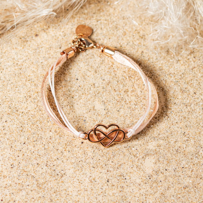 Retour de plage, une entreprise locale engagée dans le développement durable qui créée et fabrique des bijoux fantaisies made in France sur l’Île d’Oléron.