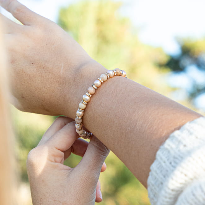 Découvrez Perla, un bijou inspiré de l’océan fabriqué artisanalement sur l’île d’Oléron.