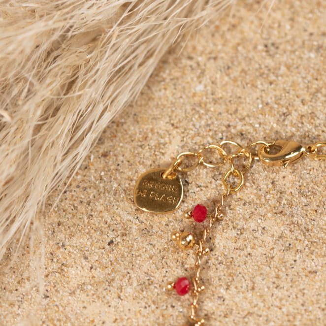 Les bijoux Retour de plage sont des bijoux fantaisie authentiques et uniques faits de perles naturelles qui racontent une histoire de nature ou d’océan à partager en famille ou entre amis.