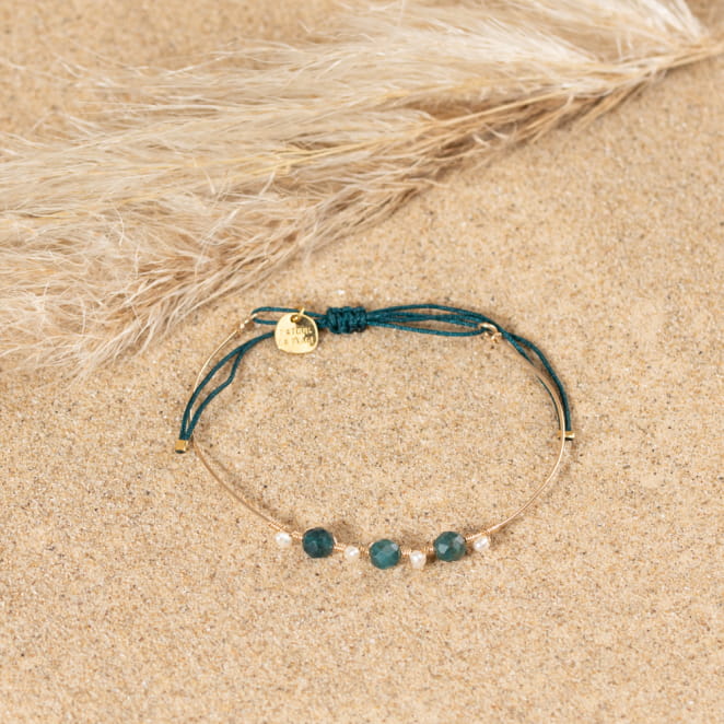 Retour de plage, une entreprise locale engagée dans le développement durable qui créée et fabrique des bijoux fantaisies made in France sur l’Île d’Oléron.