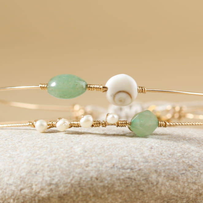 Découvrez le bracelet Sablaise, un bijou marin fabriqué en France sur l’Île d’Oléron par des monteuses qualifiées.