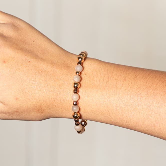 Retour de plage propose des bijoux fantaisie multicolore, blanc, sable, bleu nuit, turquoise, couleur ficelle, anthracite, ou autre alors choisissez les matières qui vous plaisent et les textures que vous aimez.