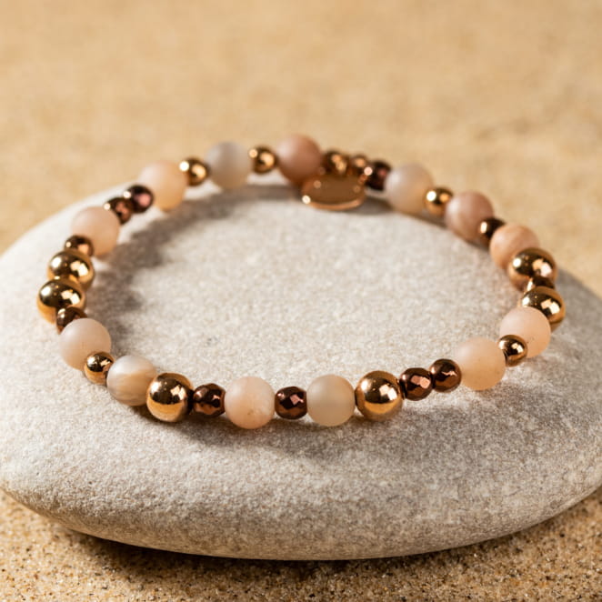 Retour de plage propose des bijoux fantaisie multicolore, blanc, sable, bleu nuit, turquoise, couleur ficelle, anthracite, ou autre alors choisissez les matières qui vous plaisent et les textures que vous aimez.