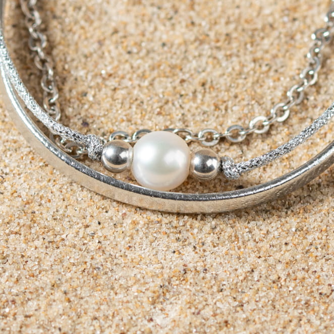 Retour de plage propose des bijoux fantaisie multicolore, blanc, sable, bleu nuit, turquoise, couleur ficelle, anthracite, ou autre alors choisissez les matières qui vous plaisent et les textures que vous aimez.