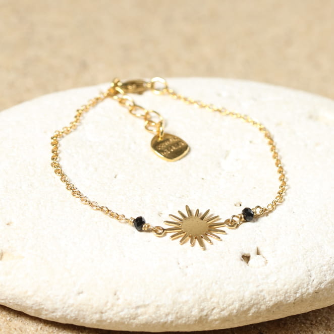 Les bijoux Retour de plage sont des bijoux fantaisie authentiques et uniques faits de perles naturelles qui racontent une histoire de nature ou d’océan à partager en famille ou entre amis.