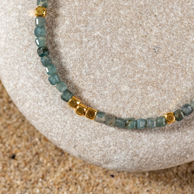 Bracelet fabriqué et conçu sur l'Île d'Oléron sur la côte Ouest de la France.