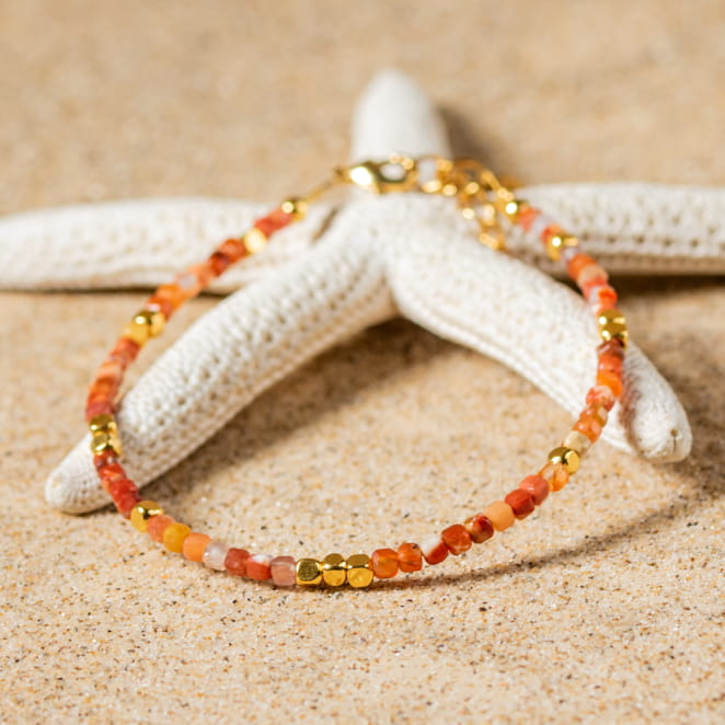 Les bijoux Retour de plage sont des bijoux fantaisie authentiques et uniques faits de perles naturelles qui racontent une histoire de nature ou d’océan à partager en famille ou entre amis.