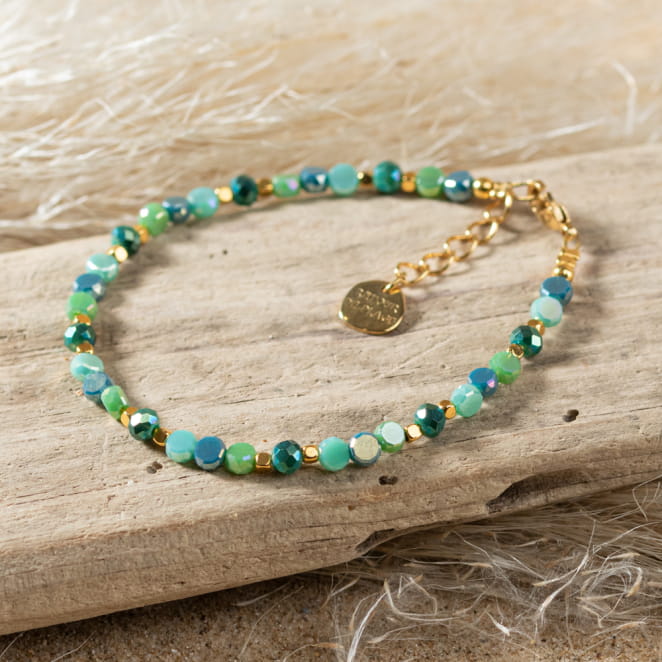 Retour de plage, une entreprise locale engagée dans le développement durable qui créée et fabrique des bijoux fantaisies made in France sur l’Île d’Oléron.