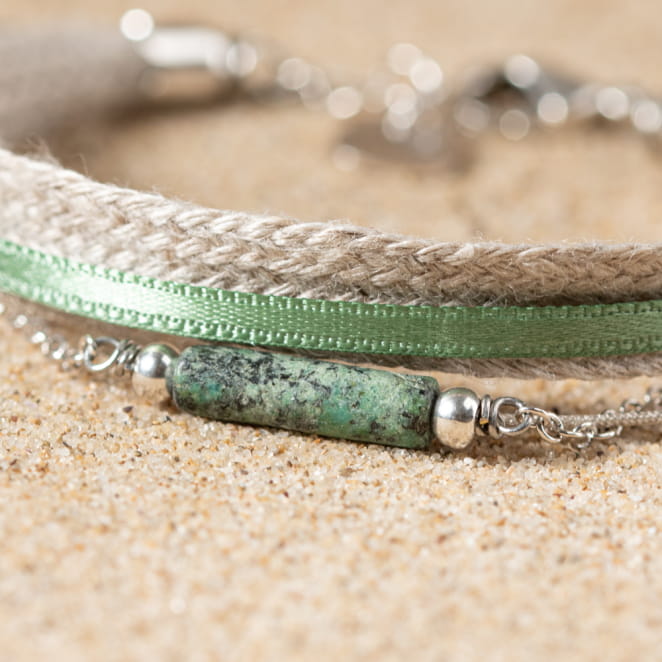 Retour de plage, une entreprise locale engagée dans le développement durable qui créée et fabrique des bijoux fantaisies made in France sur l’Île d’Oléron.