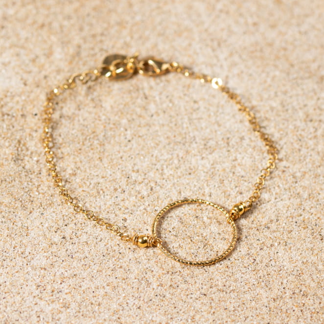 Retour de plage, une entreprise locale engagée dans le développement durable qui créée et fabrique des bijoux fantaisies made in France sur l’Île d’Oléron.