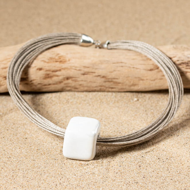 COLLIER PERLE FEMMECUBE