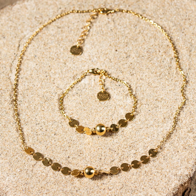 Retour de plage vous propose des colliers, bracelets, boucles d’oreilles, bracelets de chevilles, porte-clefs, parfums, cabas et bagues pour femme, homme et enfant pour que chacun trouve son bonheur.