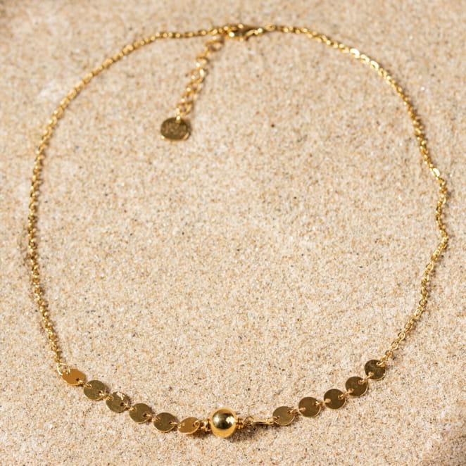 Retour de plage propose des bijoux fantaisie fabriqués avec des matériaux de qualité : céramique, lin, perles de verre, hématite, quartz, amazonite, perles de rivière, perle de jade, lapis lazuli, perles de culture, pierre de sable, etc.