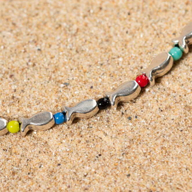 collier Kelele à plat, perles irrégulières aux teintes vives et naturelles