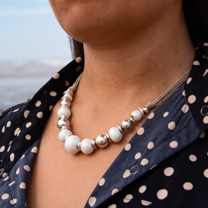 Bijou élégant conçu avec une technique historique et unique de Retour de plage.