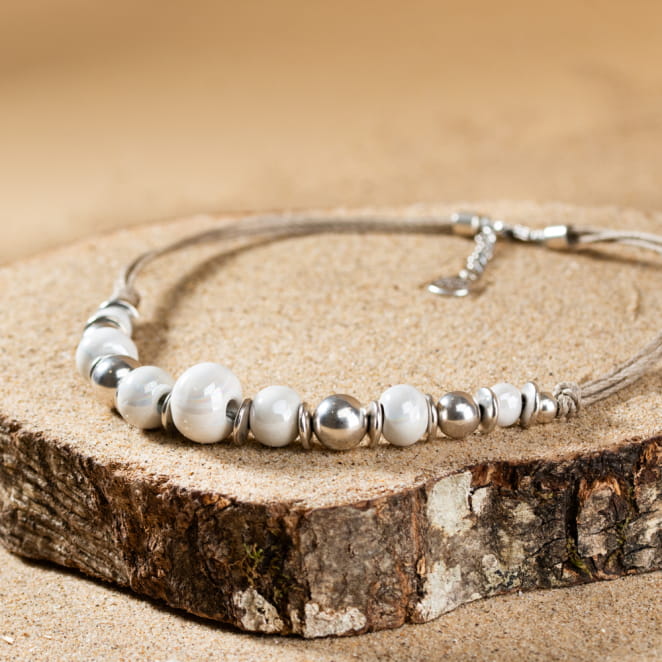 Le collier Linon est une pièce unique et travaillée avec soin. Made in france et made in Oléron.