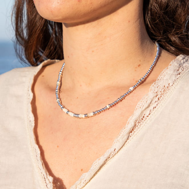 Collier Maestro argenté et blanc