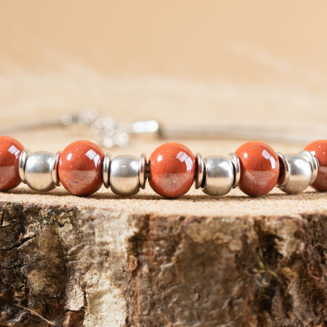 Les bijoux Retour de plage sont des bijoux fantaisie authentiques et uniques faits de perles naturelles qui racontent une histoire de nature ou d’océan à partager en famille ou entre amis.