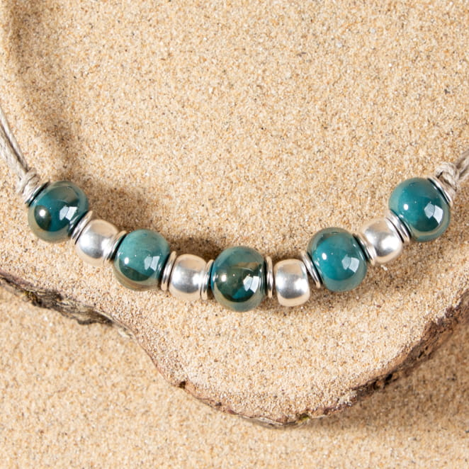 Collier pour femme en céramique vert émeraude et en lin