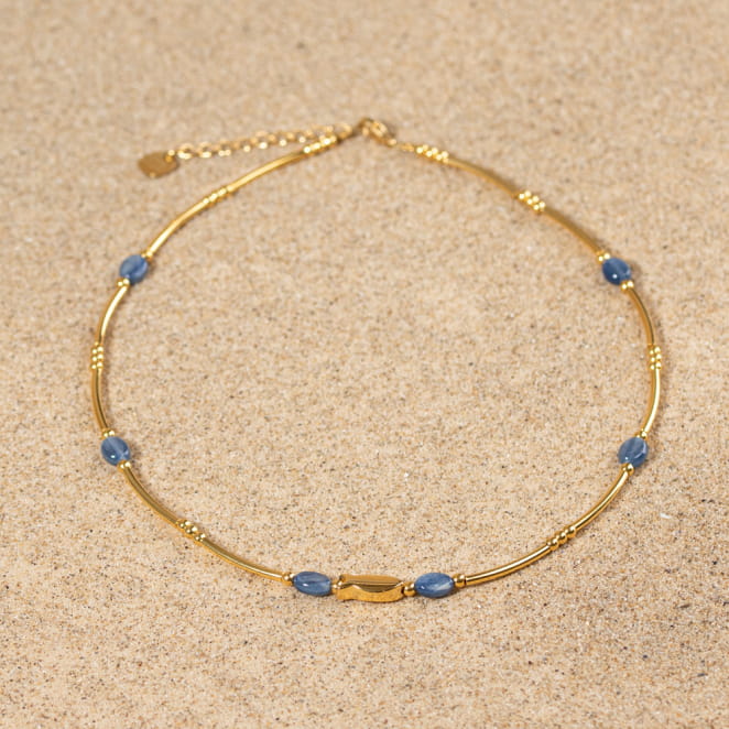 Retour de plage propose des bijoux fantaisie fabriqués avec des matériaux de qualité : céramique, lin, perles de verre, hématite, quartz, amazonite, perles de rivière, perle de jade, lapis lazuli, perles de culture, pierre de sable, etc.