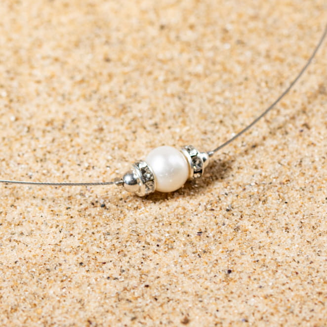 Les bijoux Retour de plage sont des bijoux fantaisie authentiques et uniques faits de perles naturelles qui racontent une histoire de nature ou d’océan à partager en famille ou entre amis.