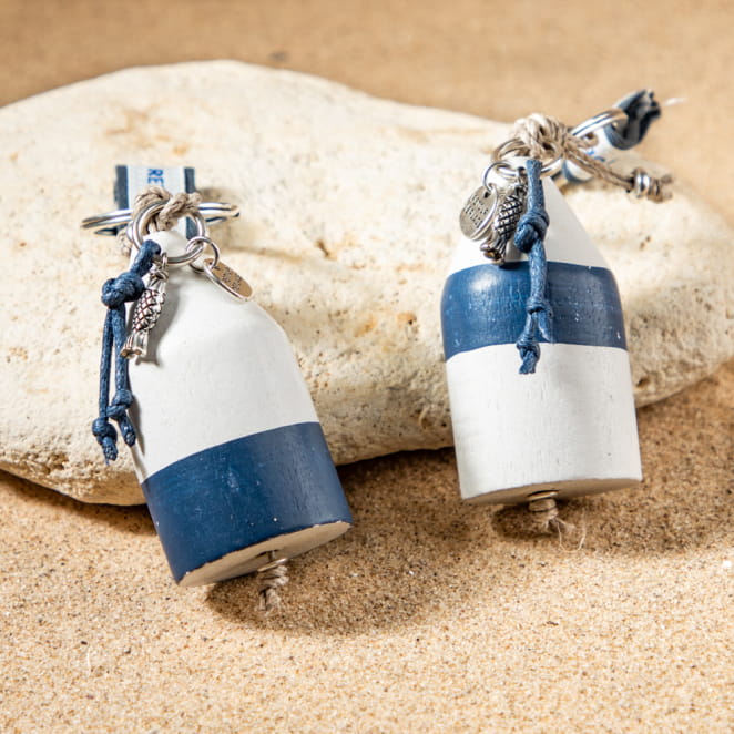 Retour de plage propose des bijoux fantaisie multicolore, blanc, sable, bleu nuit, turquoise, couleur ficelle, anthracite, ou autre alors choisissez les matières qui vous plaisent et les textures que vous aimez.