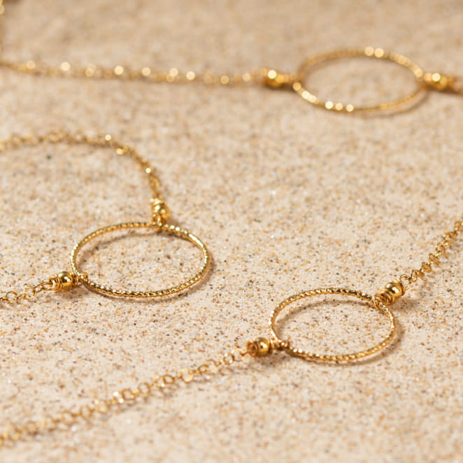 Retour de plage, une entreprise locale engagée dans le développement durable qui créée et fabrique des bijoux fantaisies made in France sur l’Île d’Oléron.