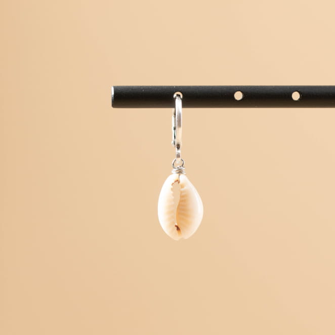 Les bijoux Retour de plage sont des bijoux fantaisie authentiques et uniques faits de perles naturelles qui racontent une histoire de nature ou d’océan à partager en famille ou entre amis.