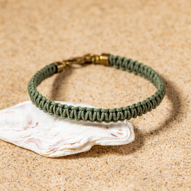 Les bijoux Retour de plage sont des bijoux fantaisie authentiques et uniques faits de perles naturelles qui racontent une histoire de nature ou d’océan à partager en famille ou entre amis.