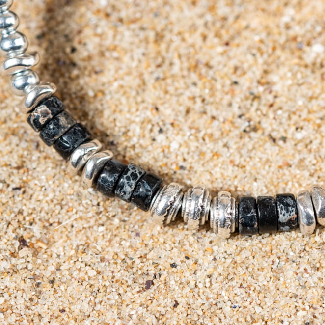 Découvrez Maestro, un bijou inspiré de l’océan fabriqué artisanalement sur l’île d’Oléron.