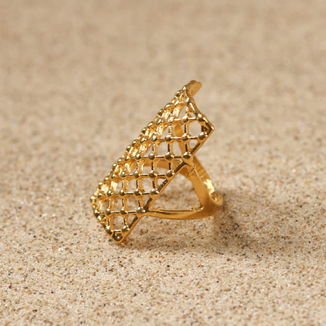 Bijou artisanal Édith doré, bague élégante made in France.