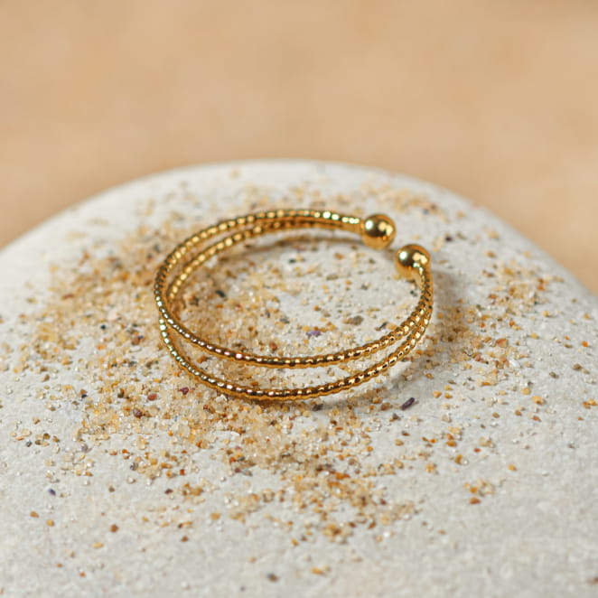 Bijou artisanal Fine doré, bague élégante made in France.