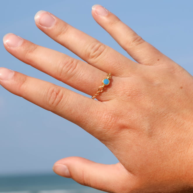 Bague Plancton dorée à l’or fin et perles bleues, fabrication artisanale française.