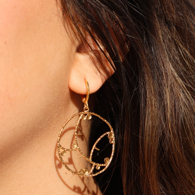 Boucles d’oreilles Cerise en métal doré, création artisanale française.