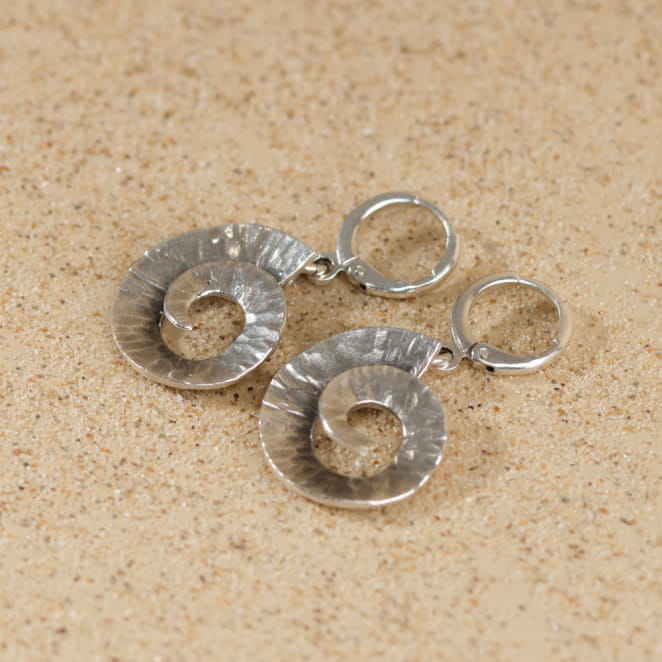 Boucles d’oreilles Cyclone argentées, bijou artisanal français.