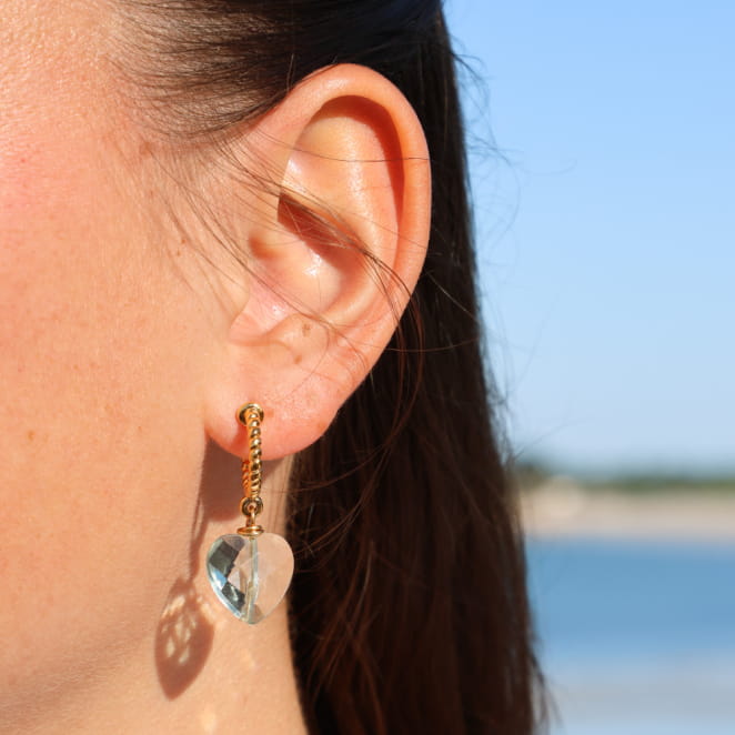 Boucles d’oreilles Loana en métal doré avec pendentifs vert d’eau, fabrication artisanale française